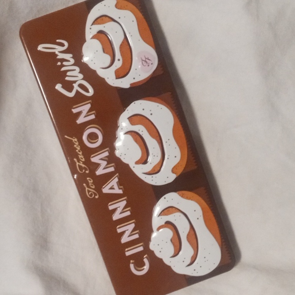 Too Faced Cinnamon Swirl Sweet & Spicy Eyeshadow Palette - Holiday LE